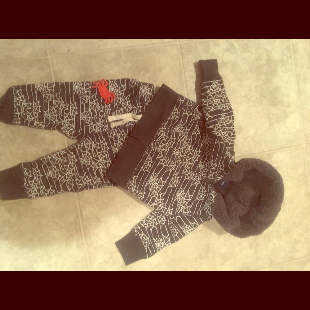 12 Month Baby Gap Spiderweb outfit